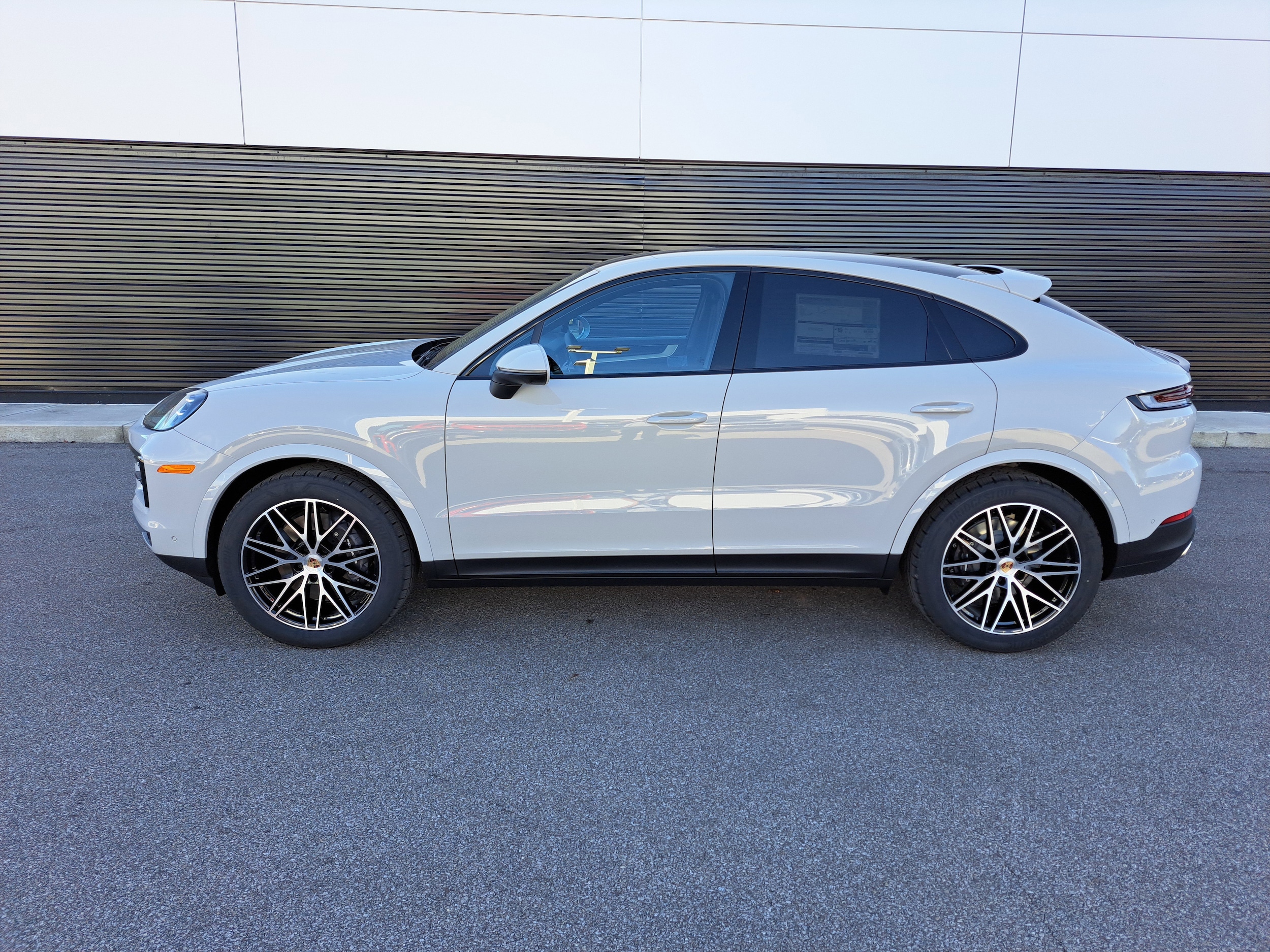 2026 Porsche Cayenne Coupe photo 2