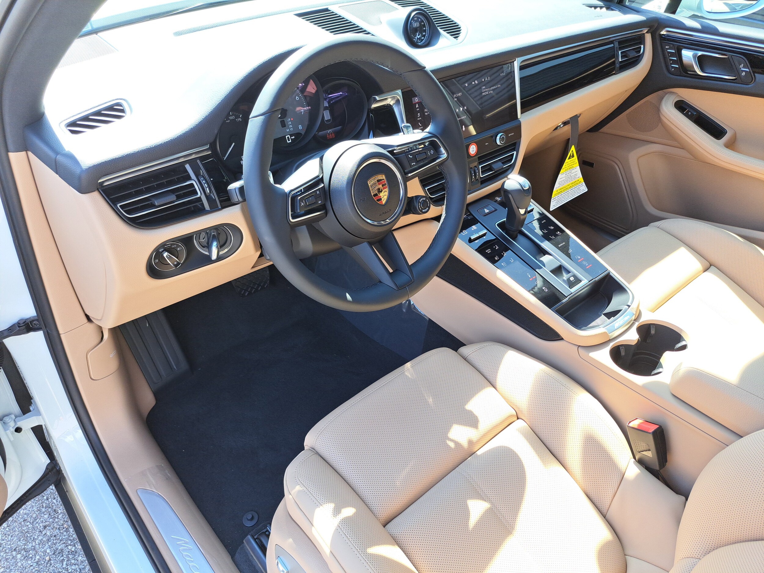 2025 Porsche Macan S photo 4