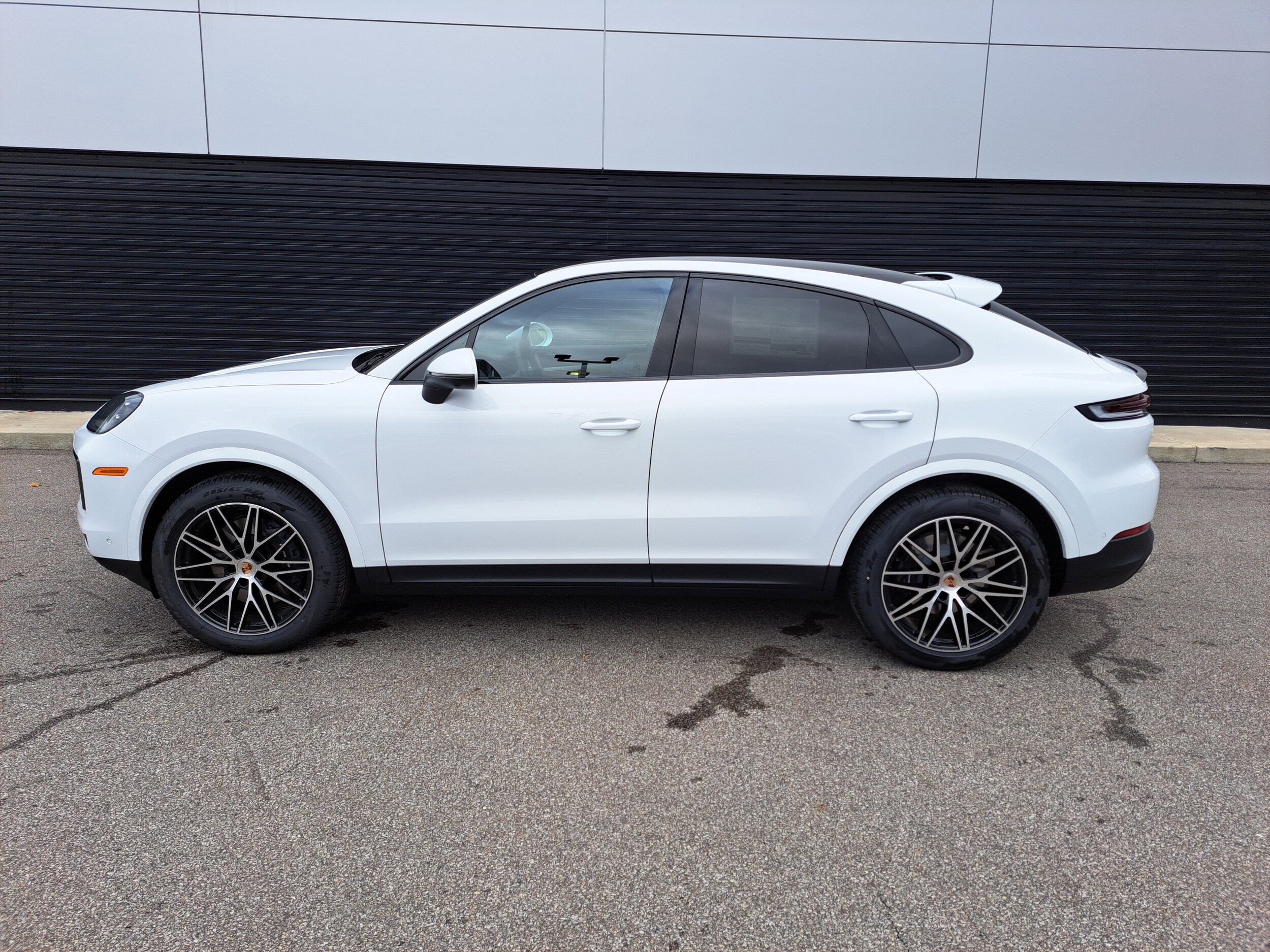 2026 Porsche Cayenne Coupe photo 2