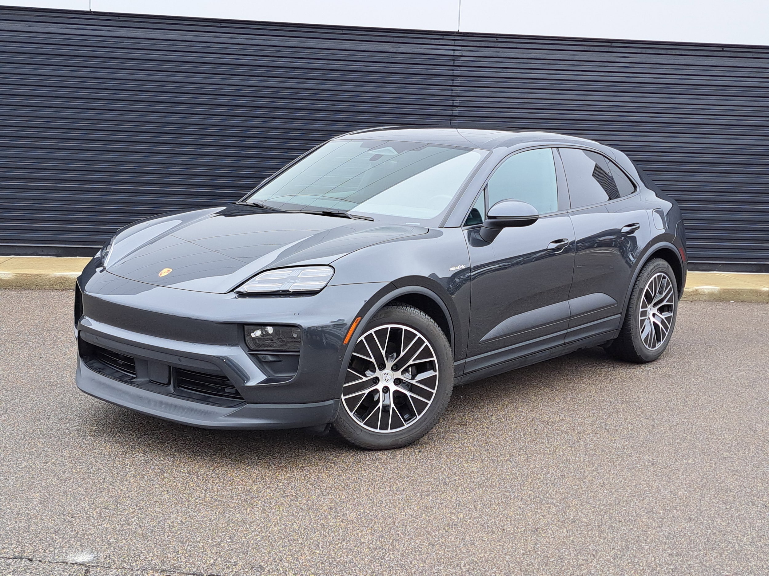 2025 Porsche Macan Base