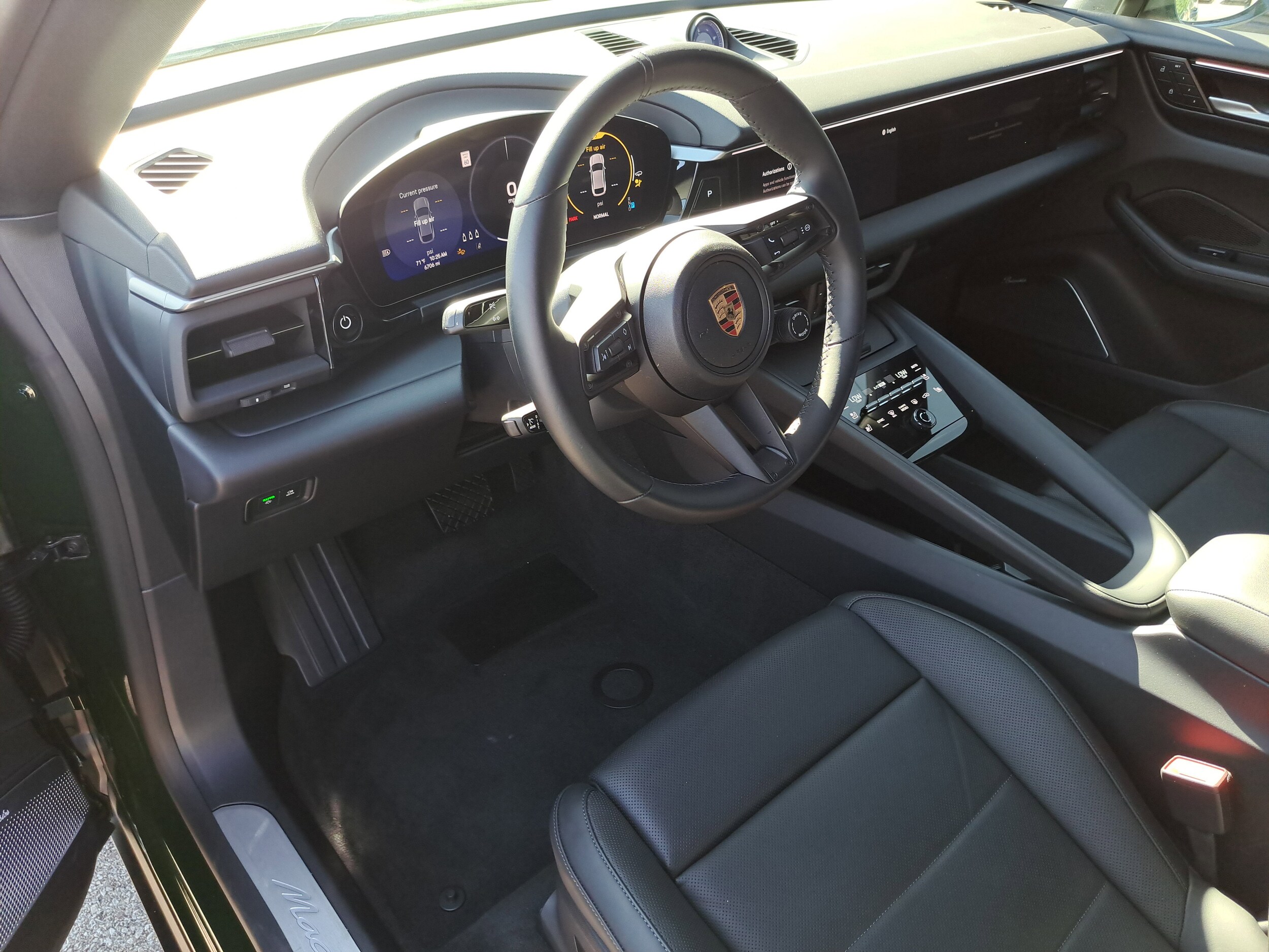 2025 Porsche Macan Electric 4 photo 4
