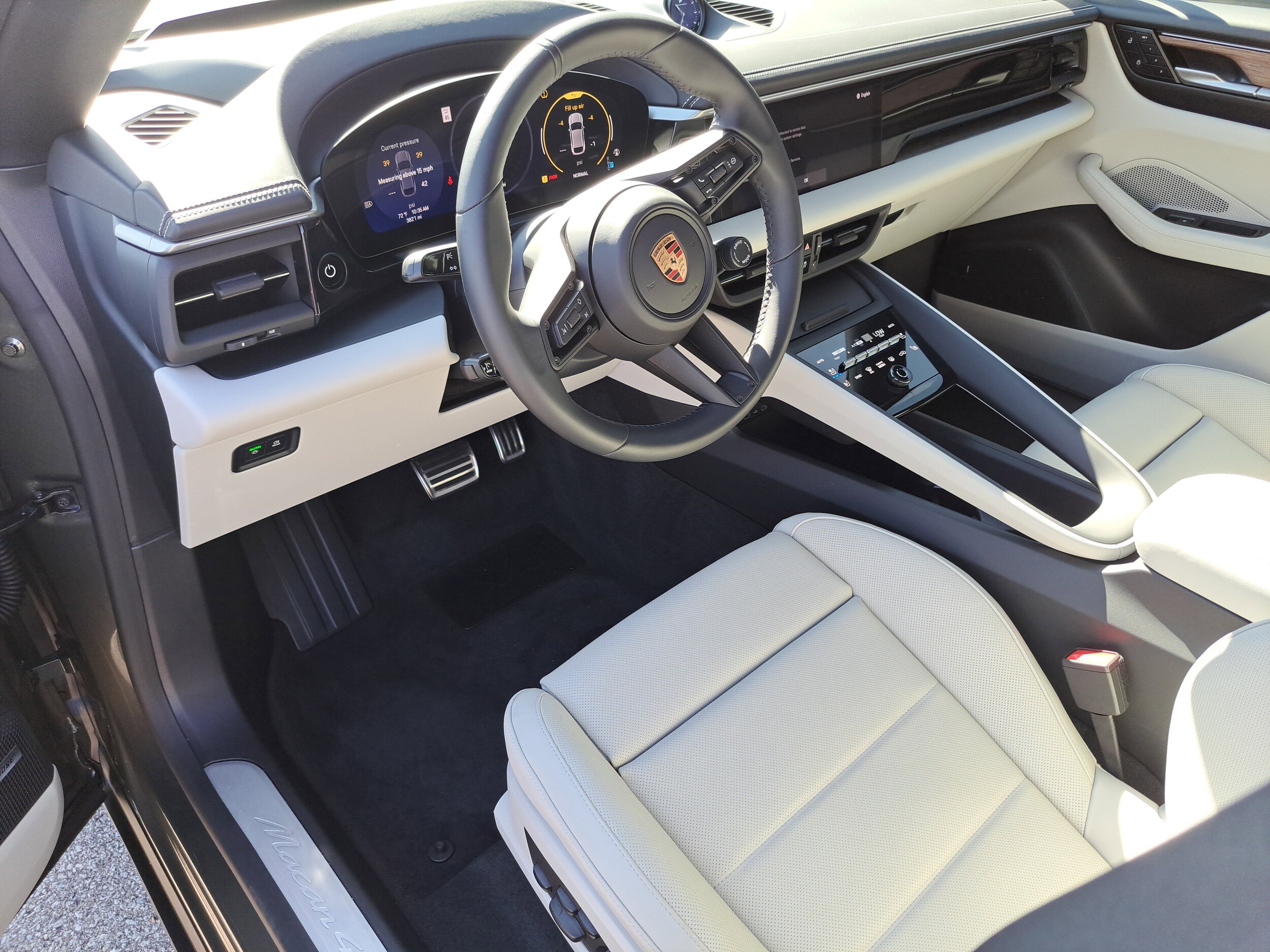 2025 Porsche Macan Electric photo 4