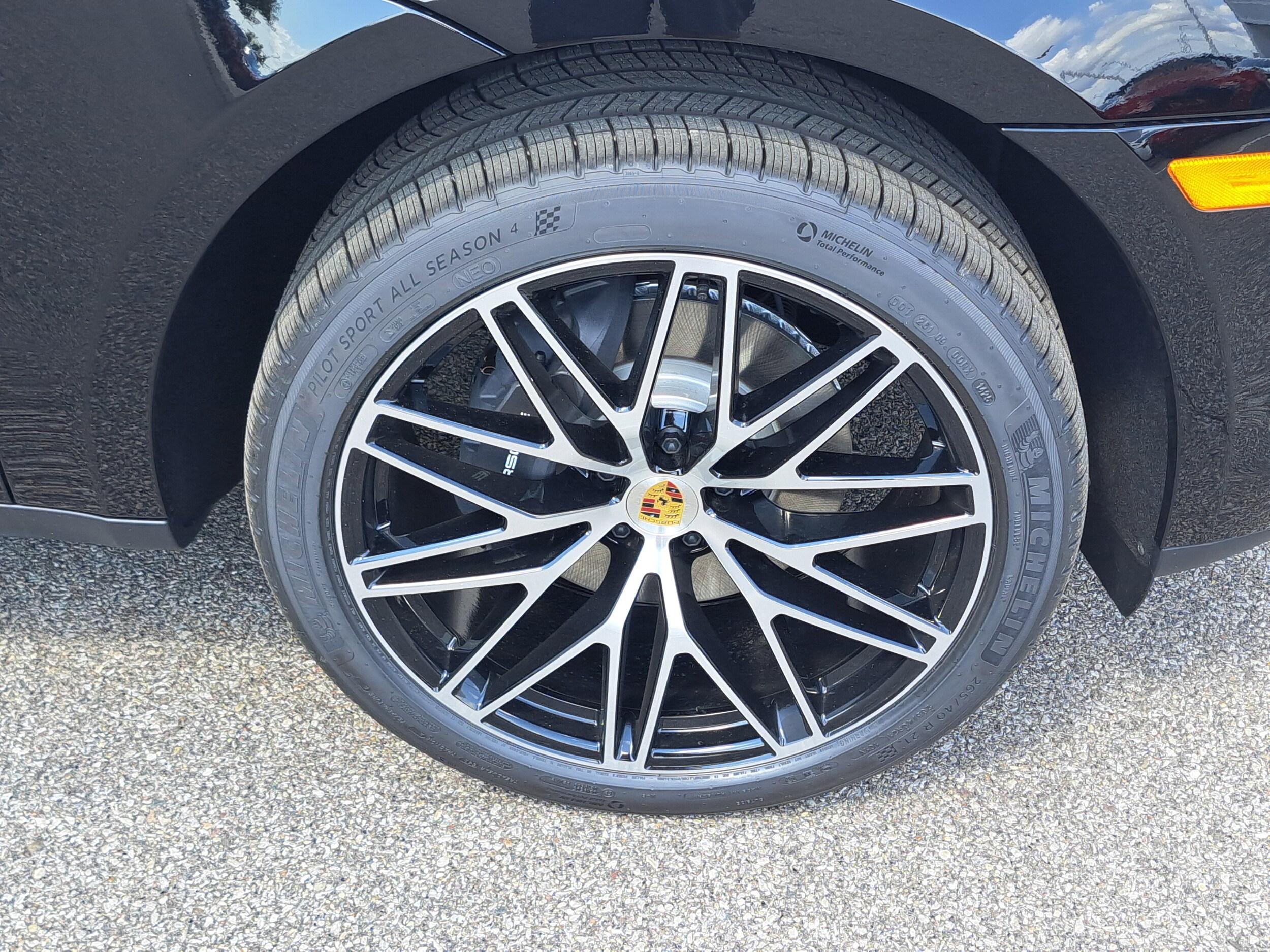 2026 Porsche Macan - Photo 11