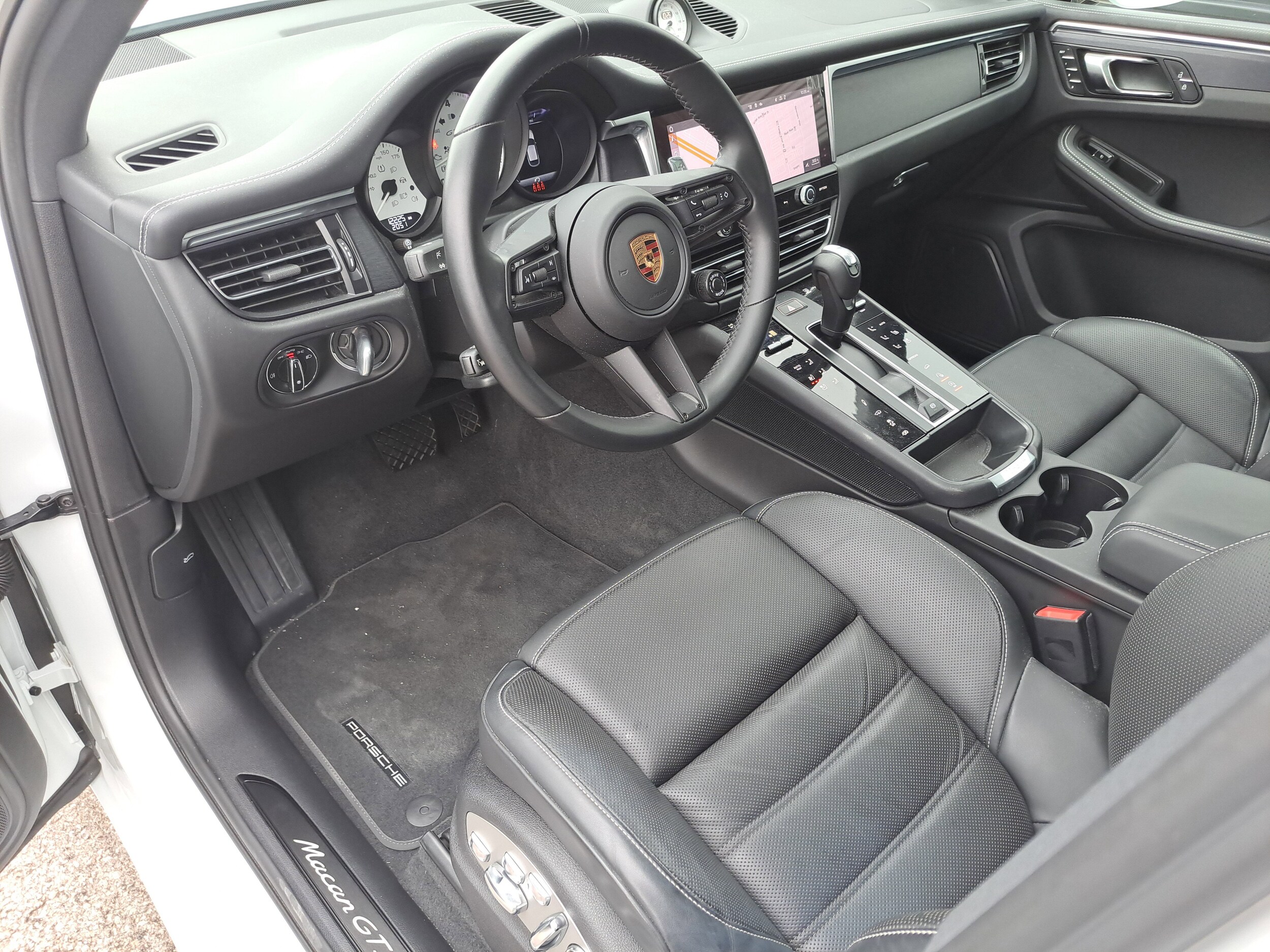 2022 Porsche Macan GTS photo 3