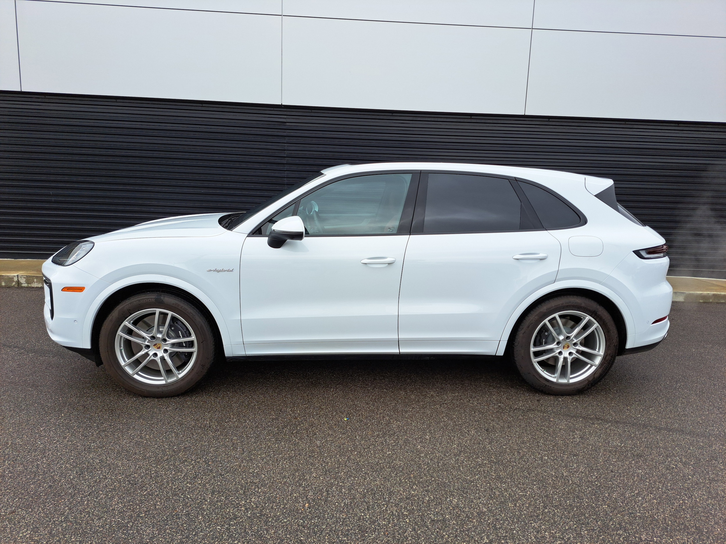 Certified 2024 Porsche Cayenne E-Hybrid with VIN WP1AE2AY2RDA29963 for sale in Cincinnati, OH
