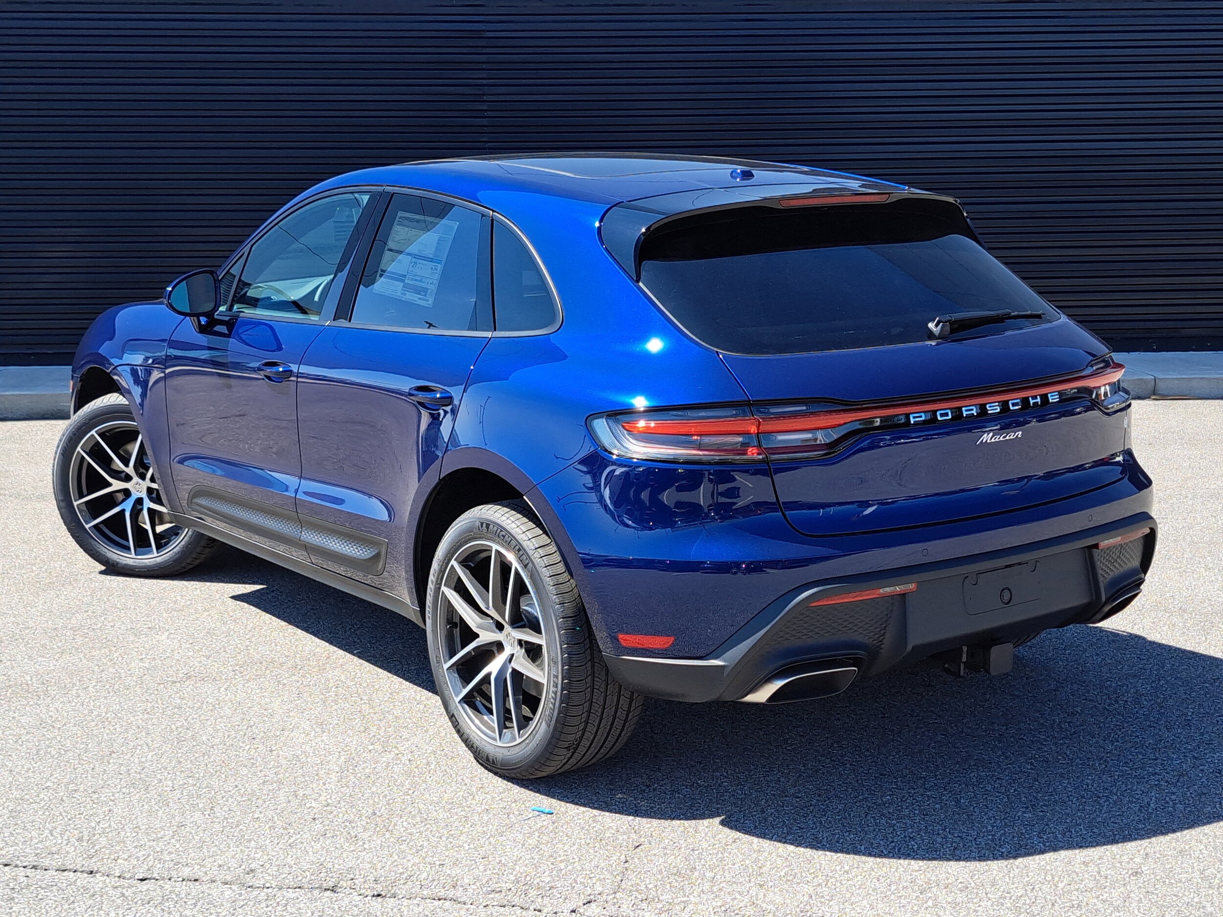 2025 Porsche Macan T photo 3