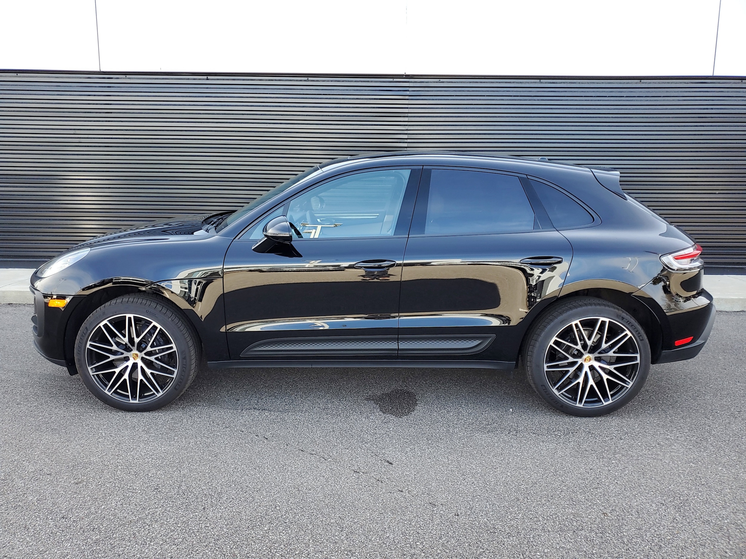 Used 2025 Porsche Macan T with VIN WP1AA2A54SLB03929 for sale in Cincinnati, OH