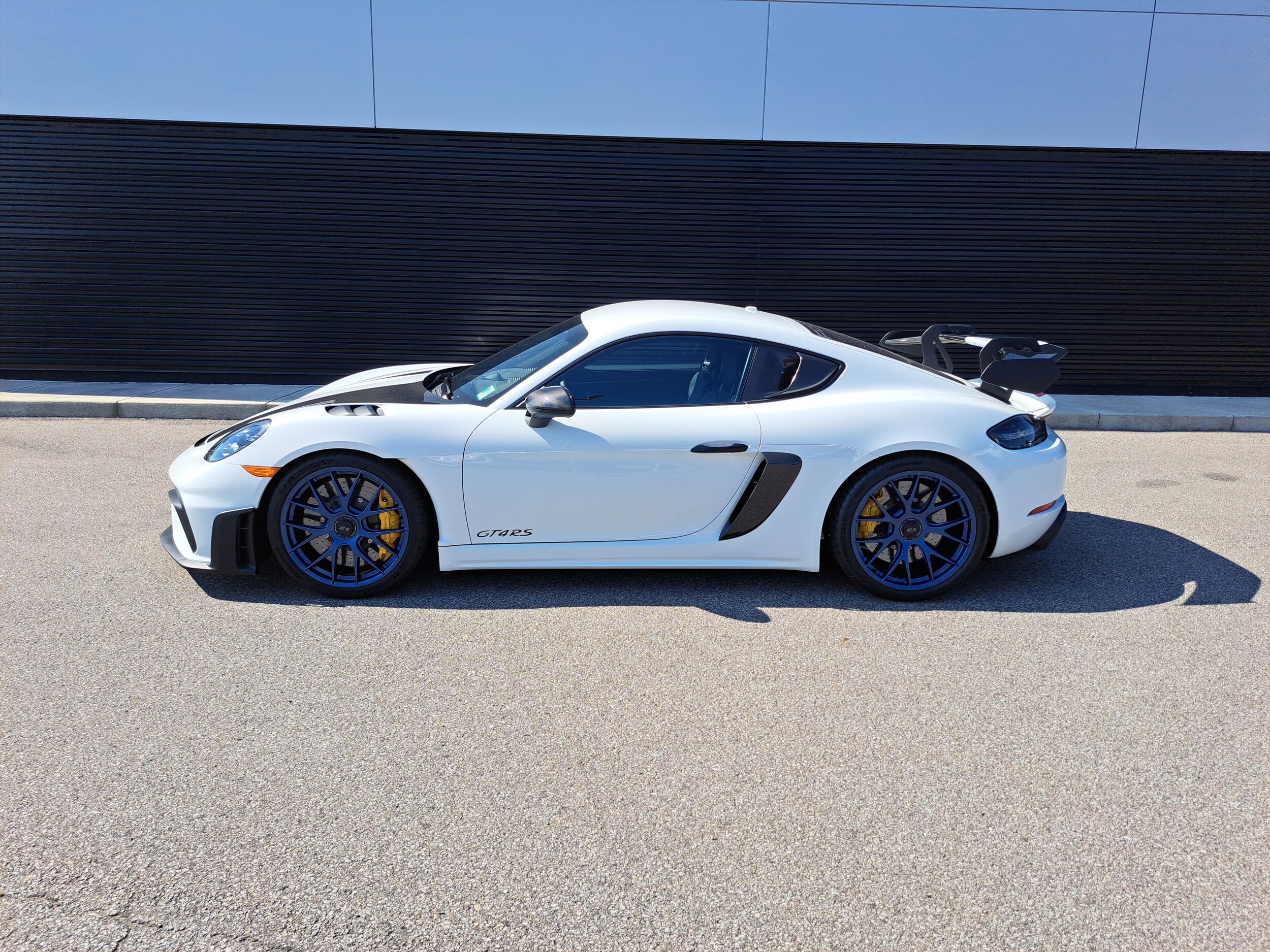 2025 Porsche Cayman GT4 RS photo 2