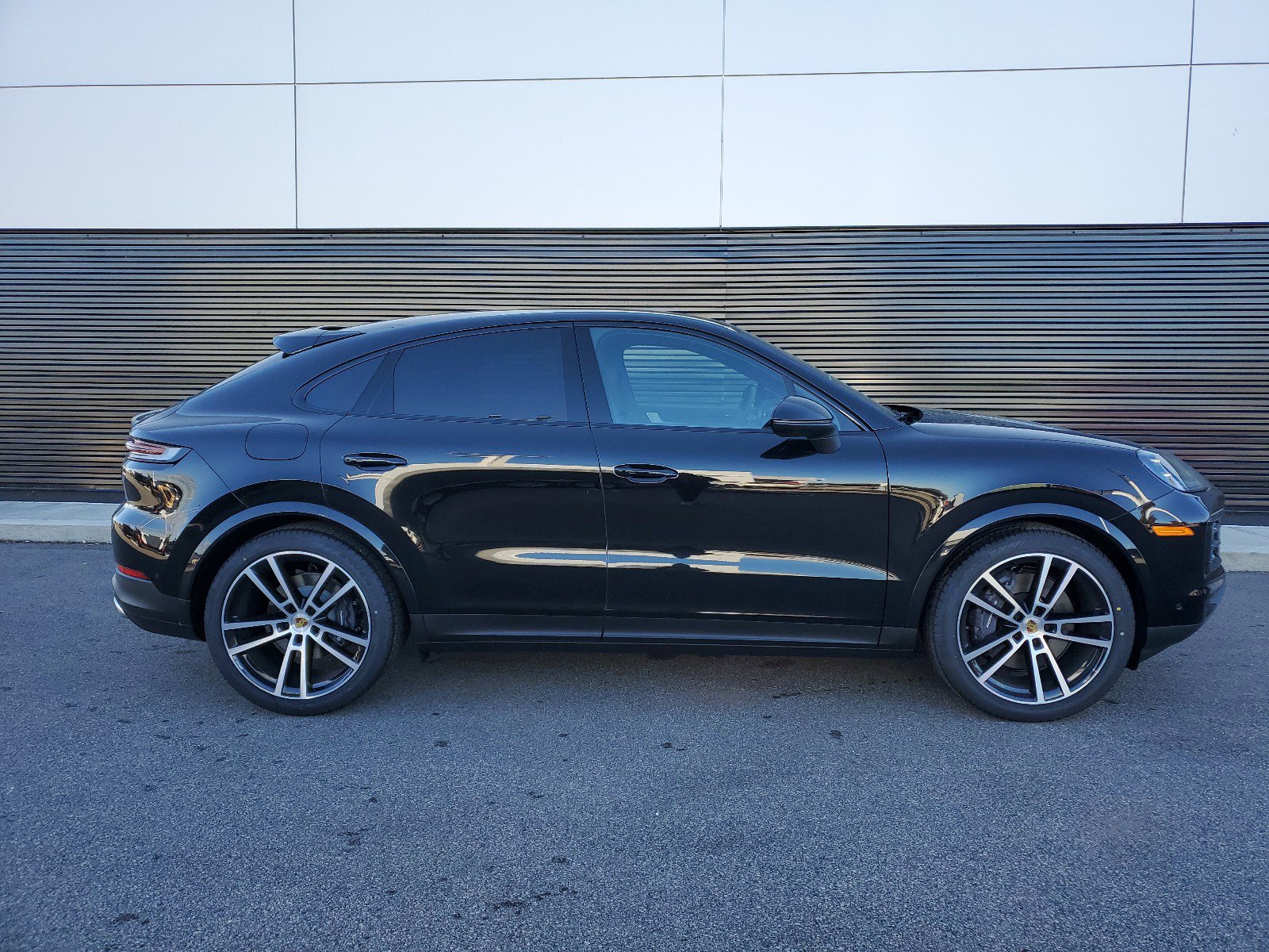 Used 2024 Porsche Cayenne Coup Base with VIN WP1BA2AY9RDA52818 for sale in Cincinnati, OH