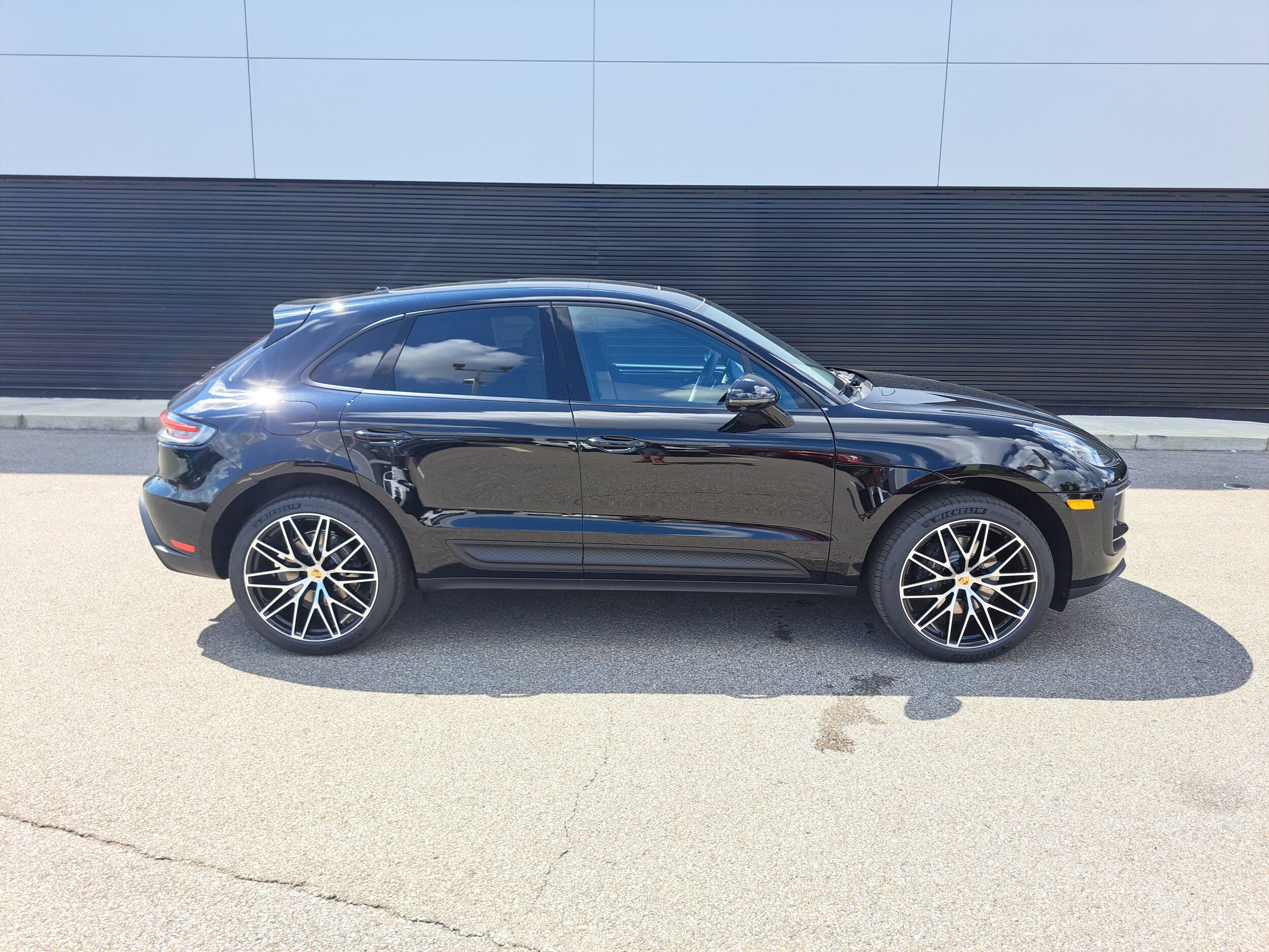 2026 Porsche Macan - Photo 8