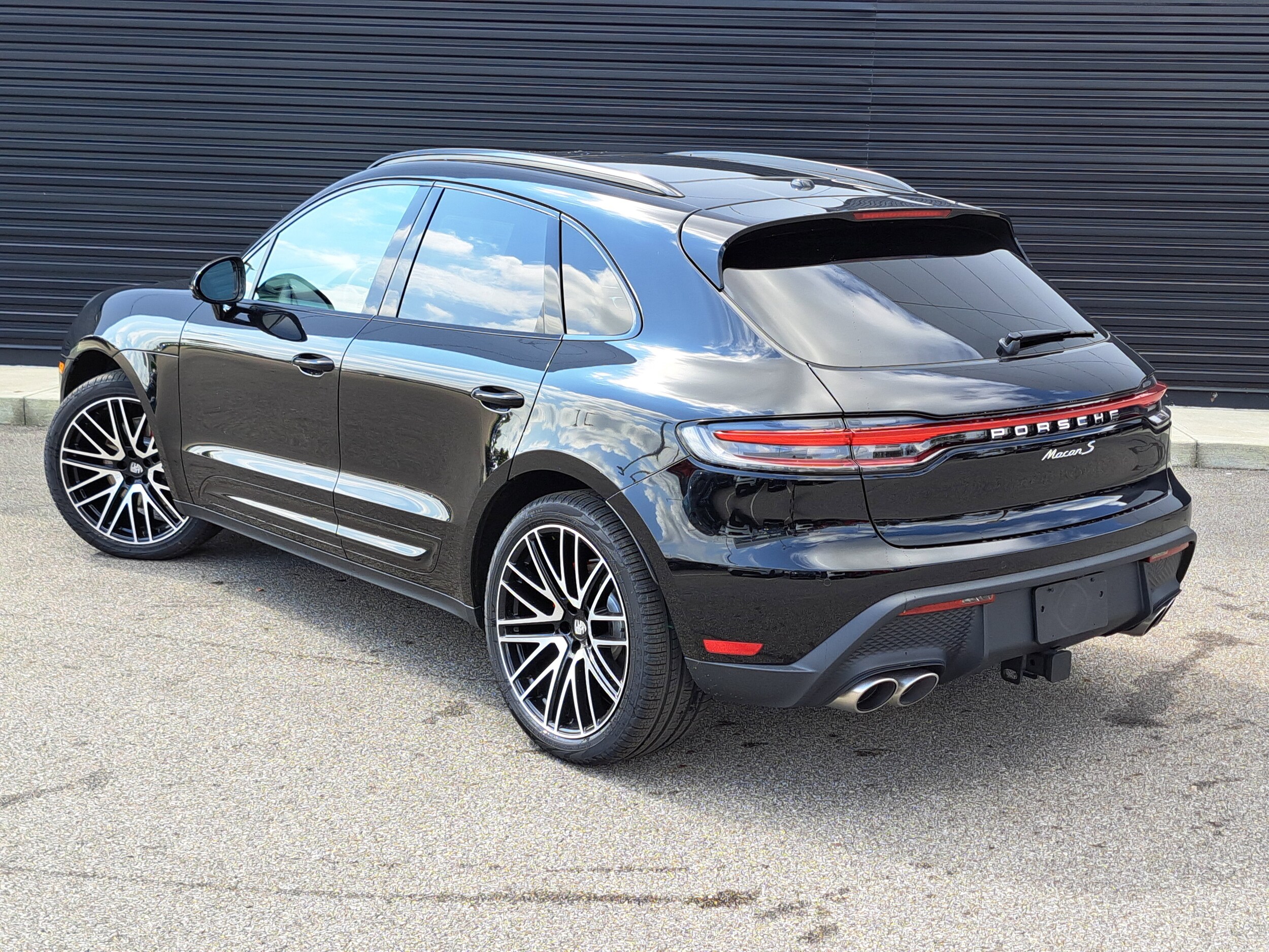 2025 Porsche Macan S photo 3