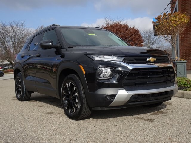 2023 Chevrolet Trailblazer LT photo 2