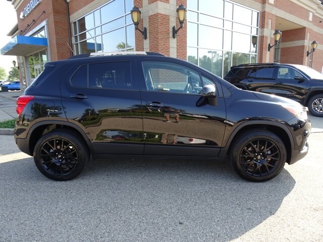 2022 Chevrolet Trax LT photo 2