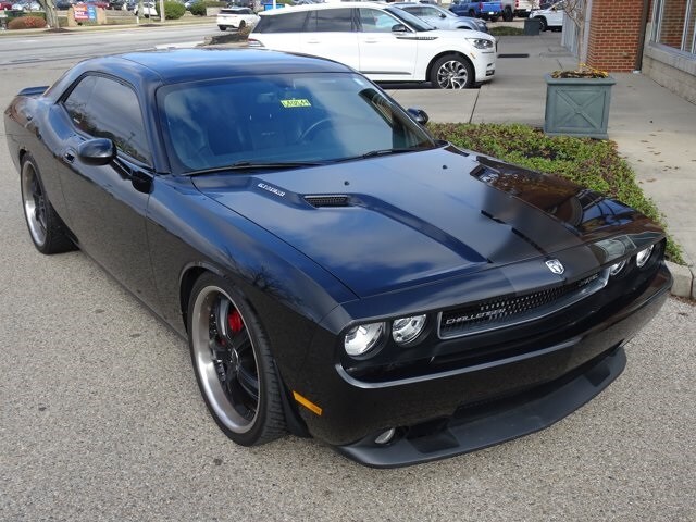 2010 Dodge Challenger SRT8 photo 3