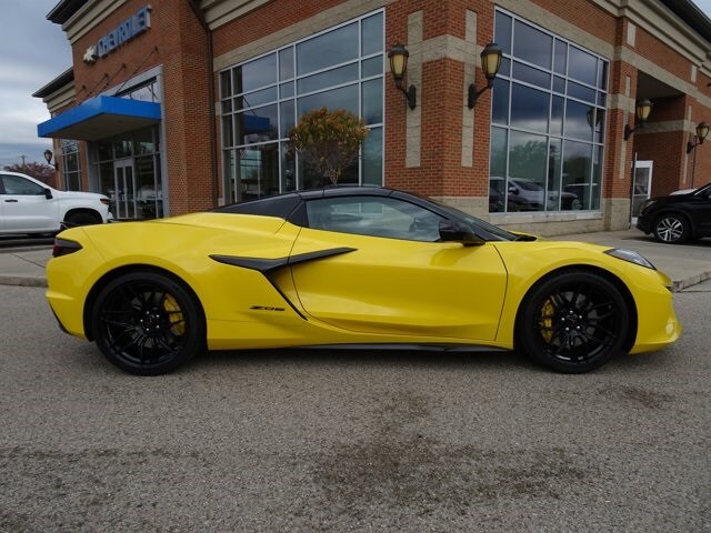 2025 Chevrolet Corvette Z06 3LZ Convertible photo 3