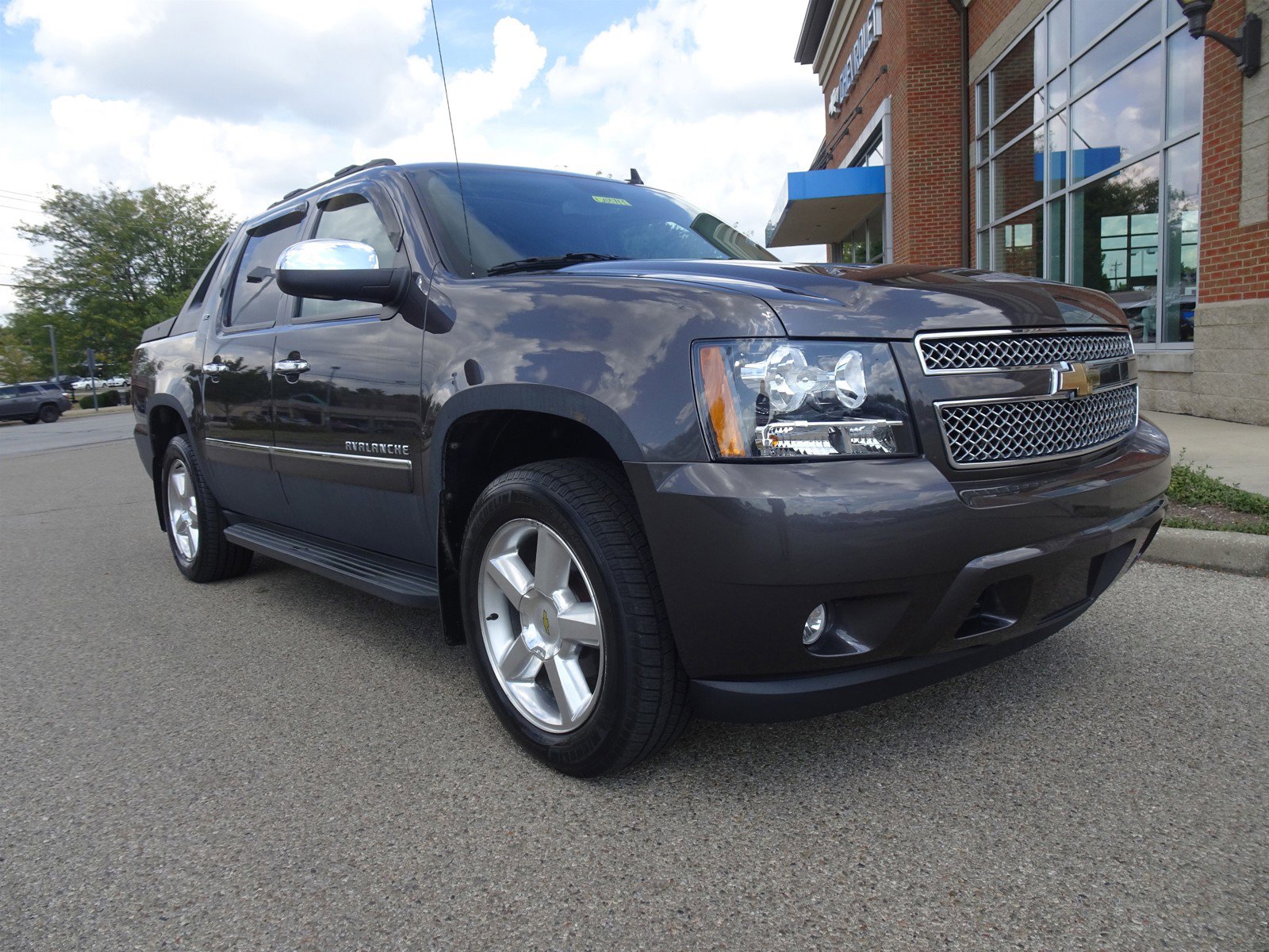 Used 2011 Chevrolet Avalanche LTZ with VIN 3GNTKGE32BG106748 for sale in Cincinnati, OH