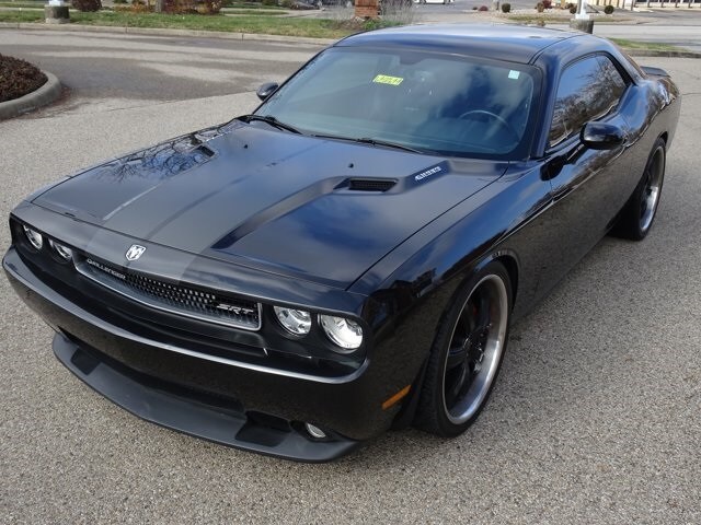 2010 Dodge Challenger SRT8 photo 4