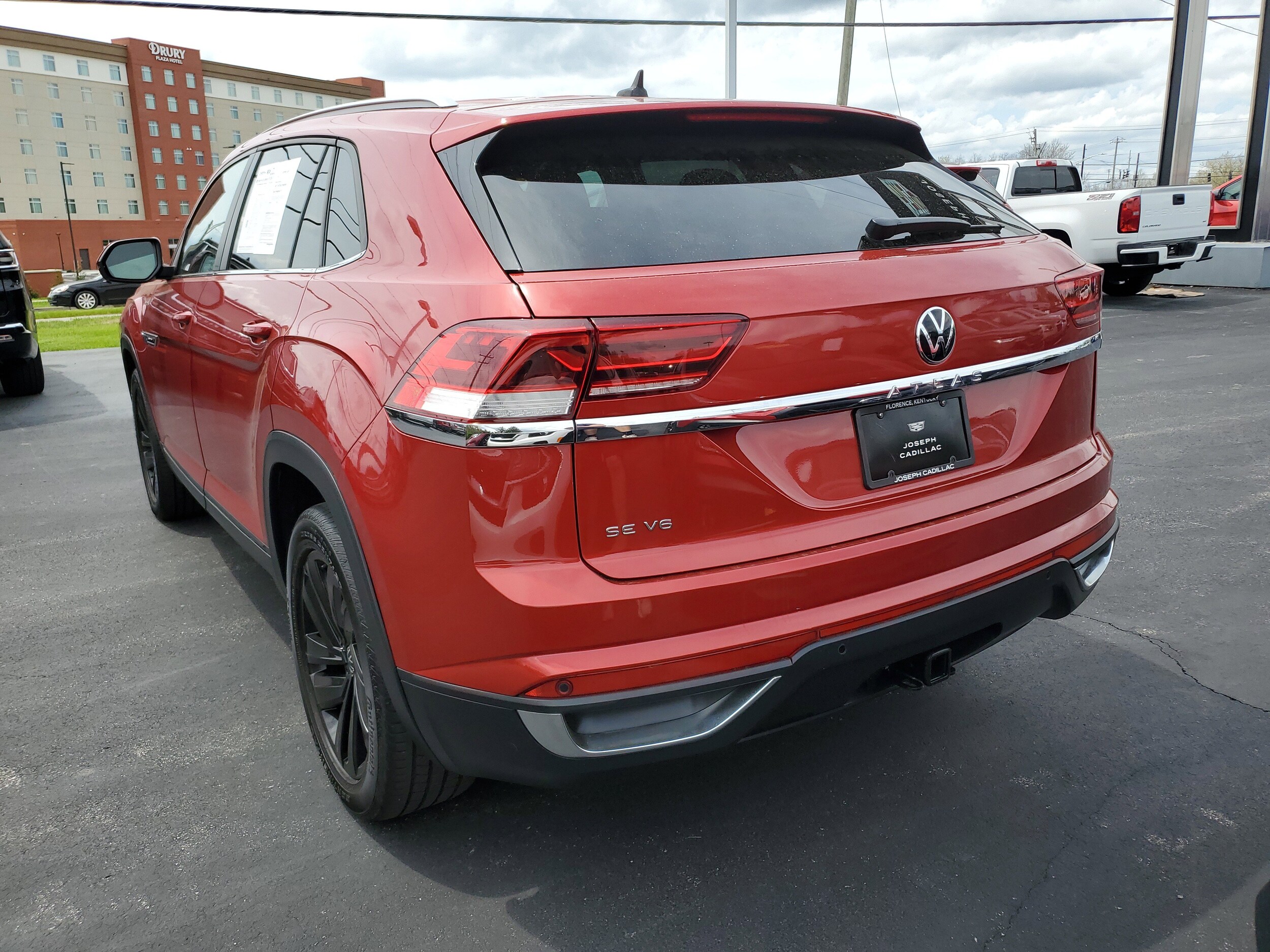 2022 Volkswagen Atlas Cross Sport V6 SE Technology photo 2