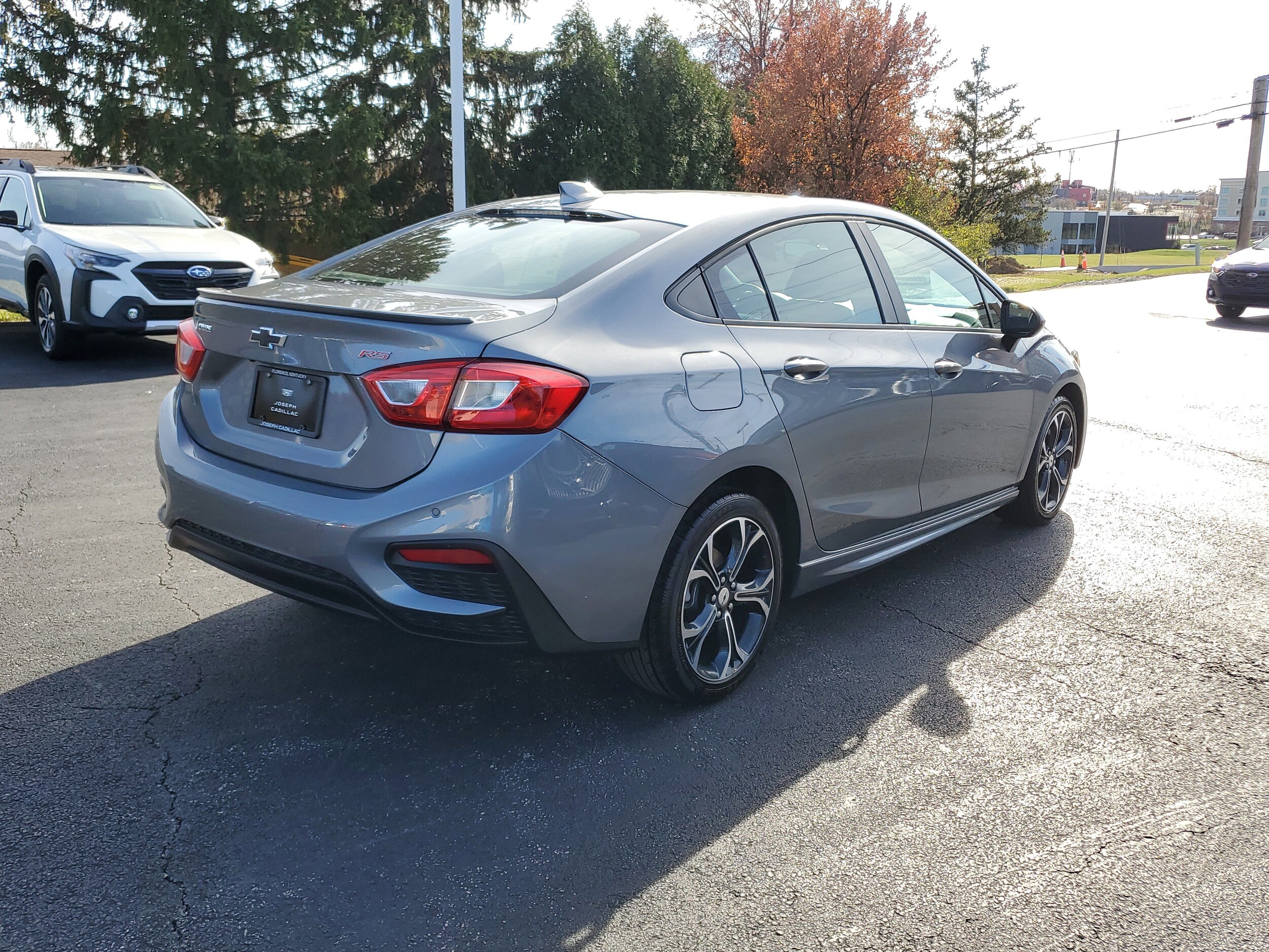 2019 Chevrolet Cruze LT photo 2