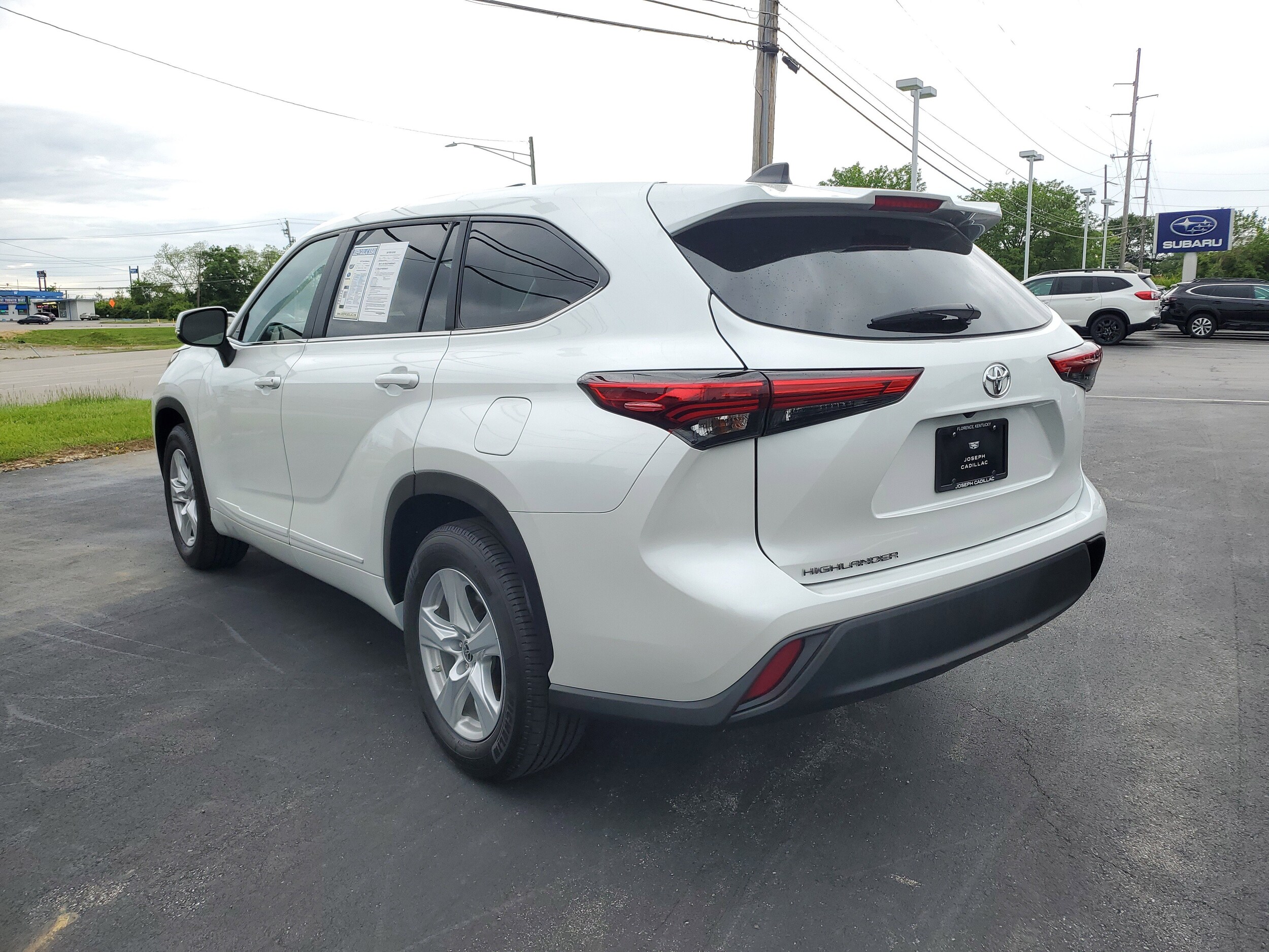 2023 Toyota Highlander L photo 2