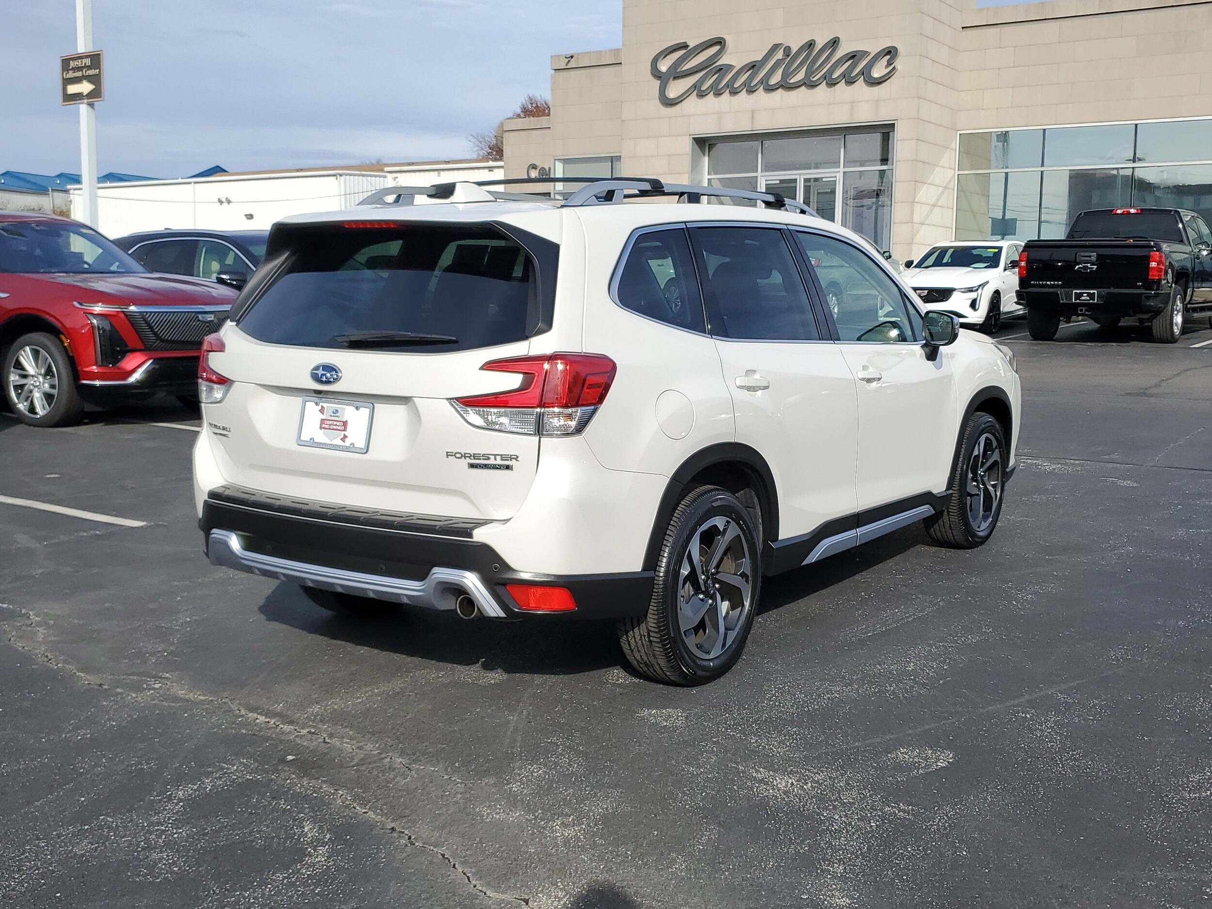 2023 Subaru Forester Touring photo 2