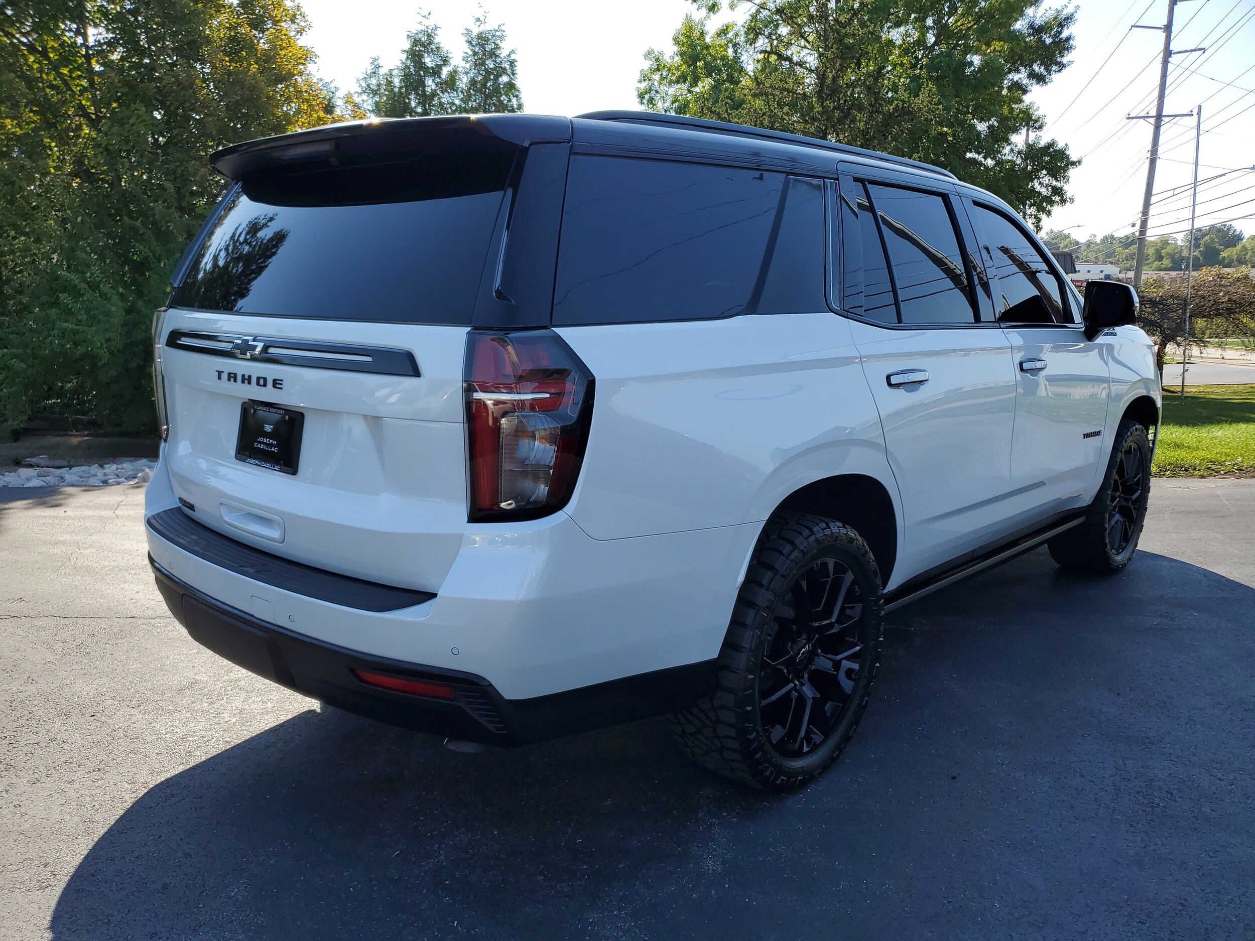 2023 Chevrolet Tahoe High Country photo 2