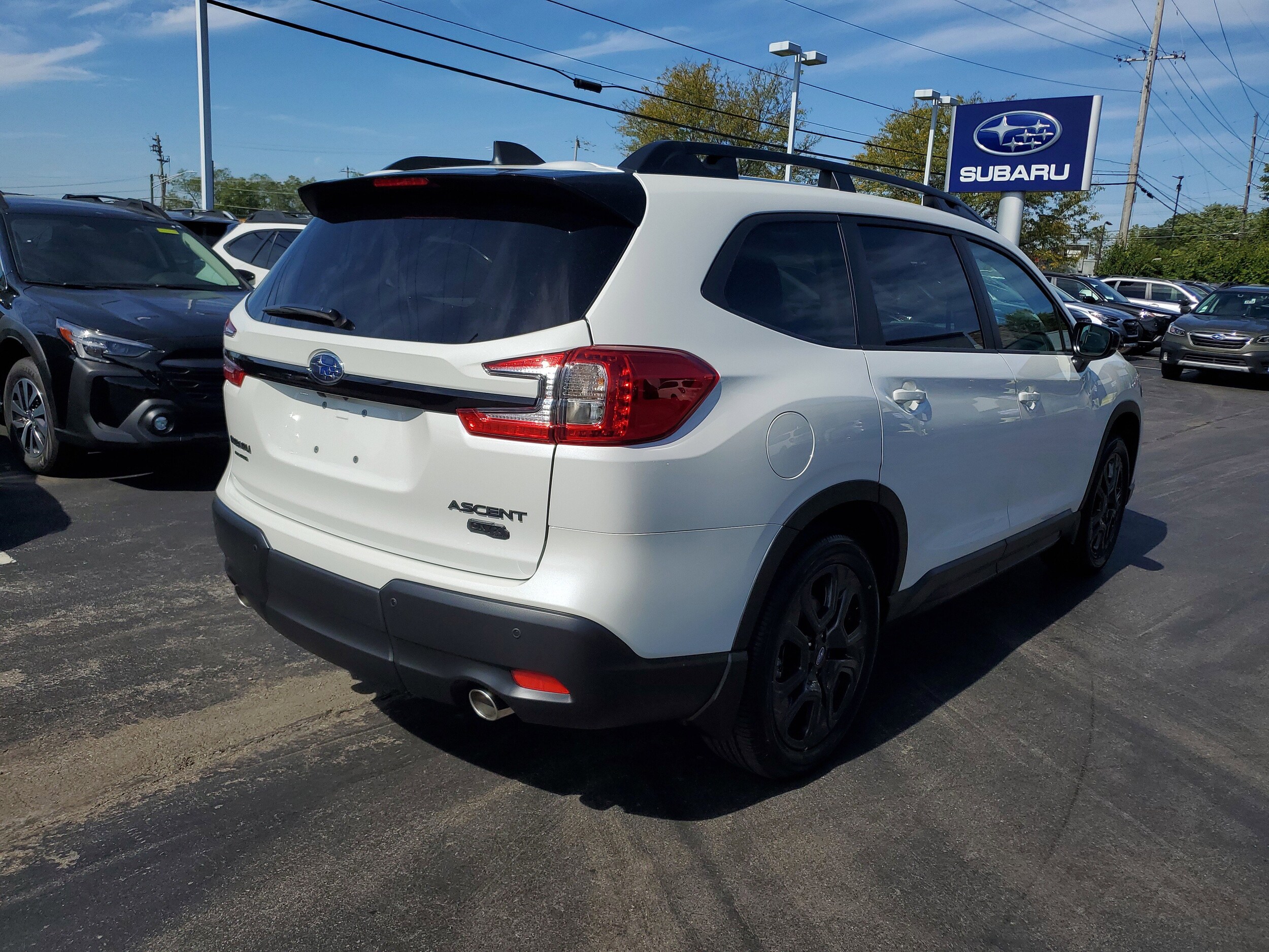 2025 Subaru Ascent Onyx Edition photo 2