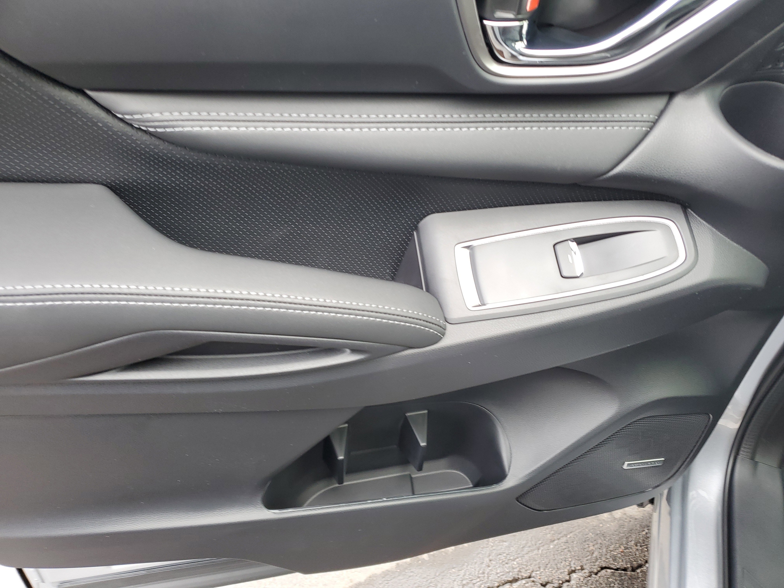 2026 Subaru Ascent Limited - Photo 10