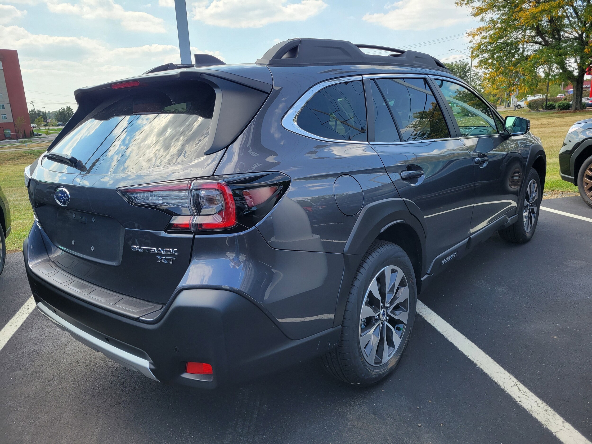 2025 Subaru Outback Limited XT photo 2