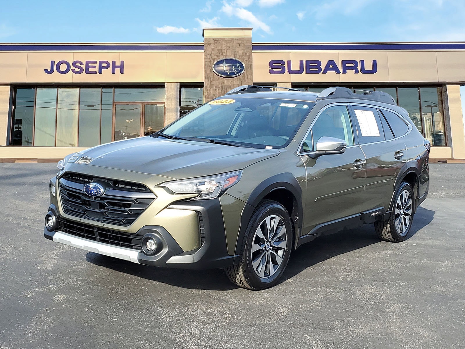 2023 Subaru Outback Touring's photo
