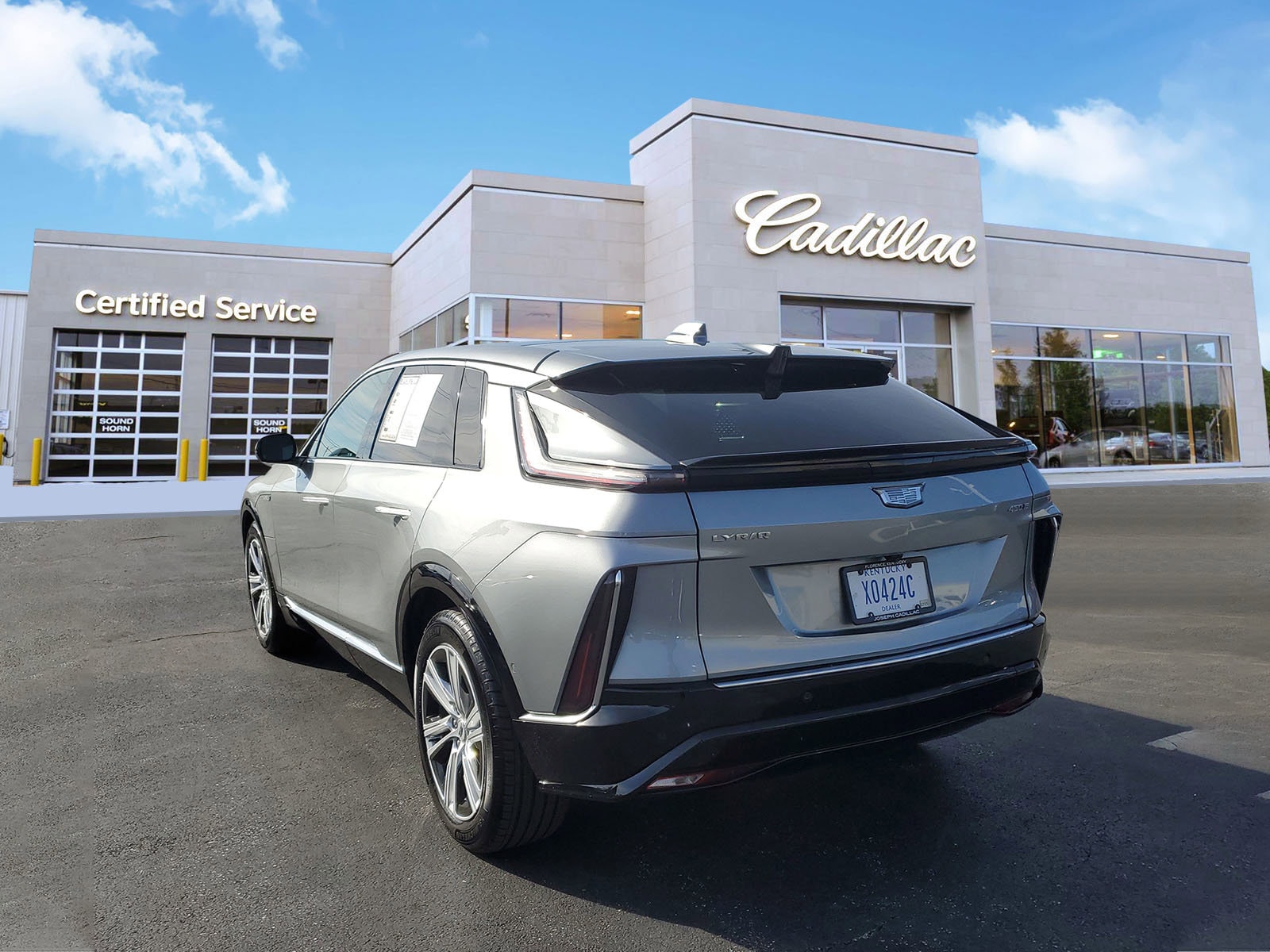 Used 2024 Cadillac LYRIQ Tech with VIN 1GYKPMRK4RZ130642 for sale in Florence, KY