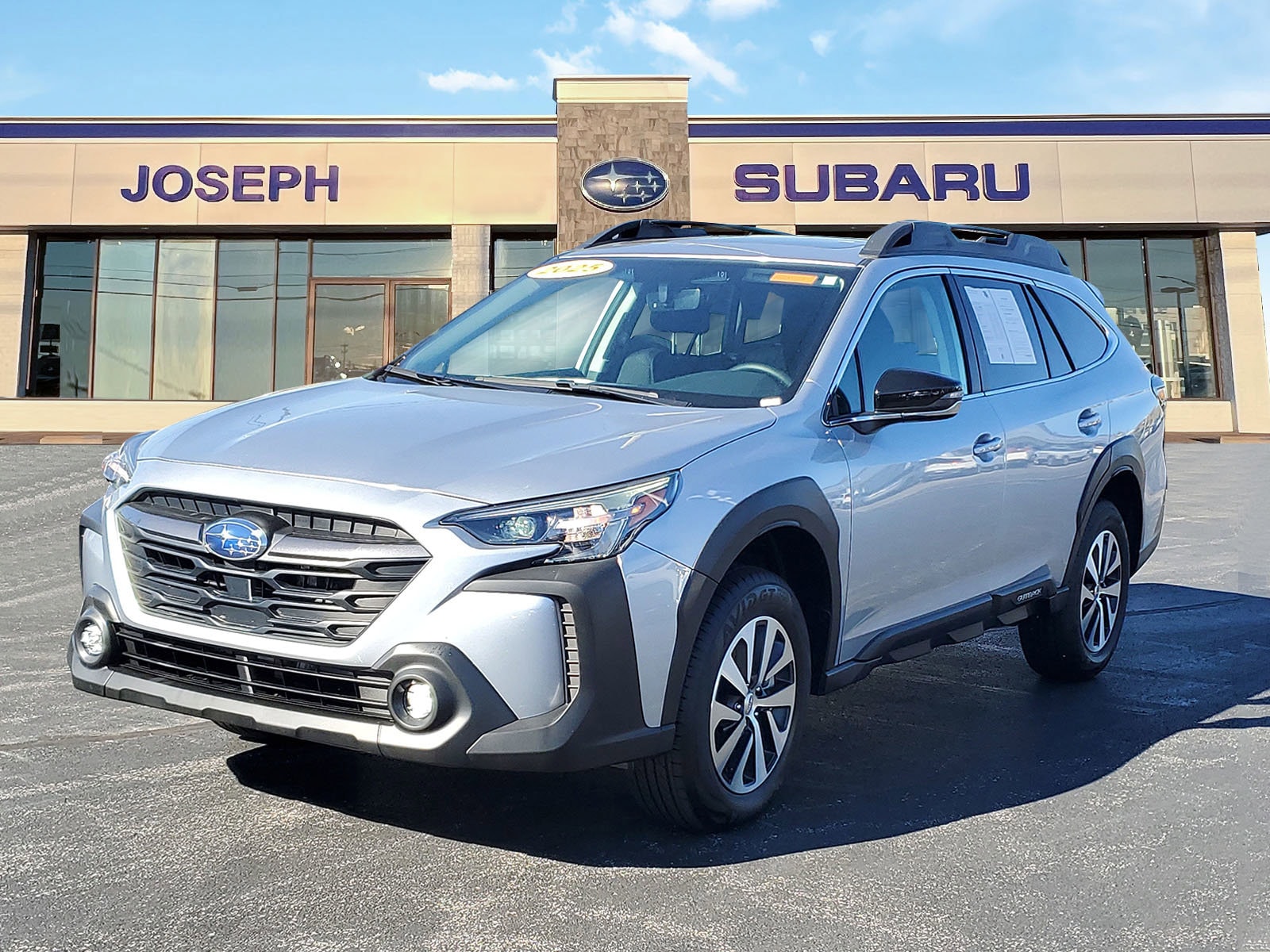 2025 Subaru Outback Premium's photo