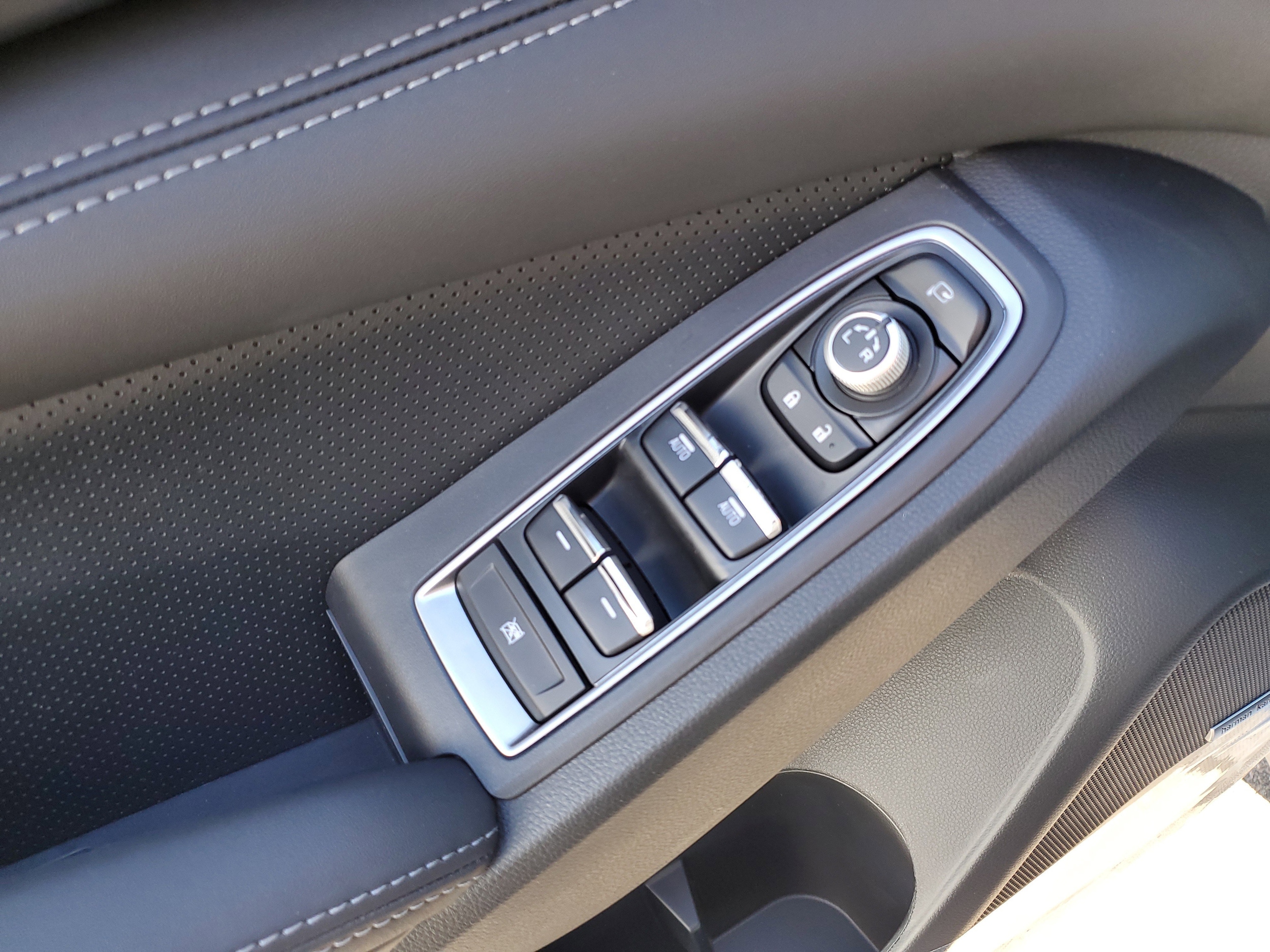2026 Subaru Ascent Limited - Photo 16