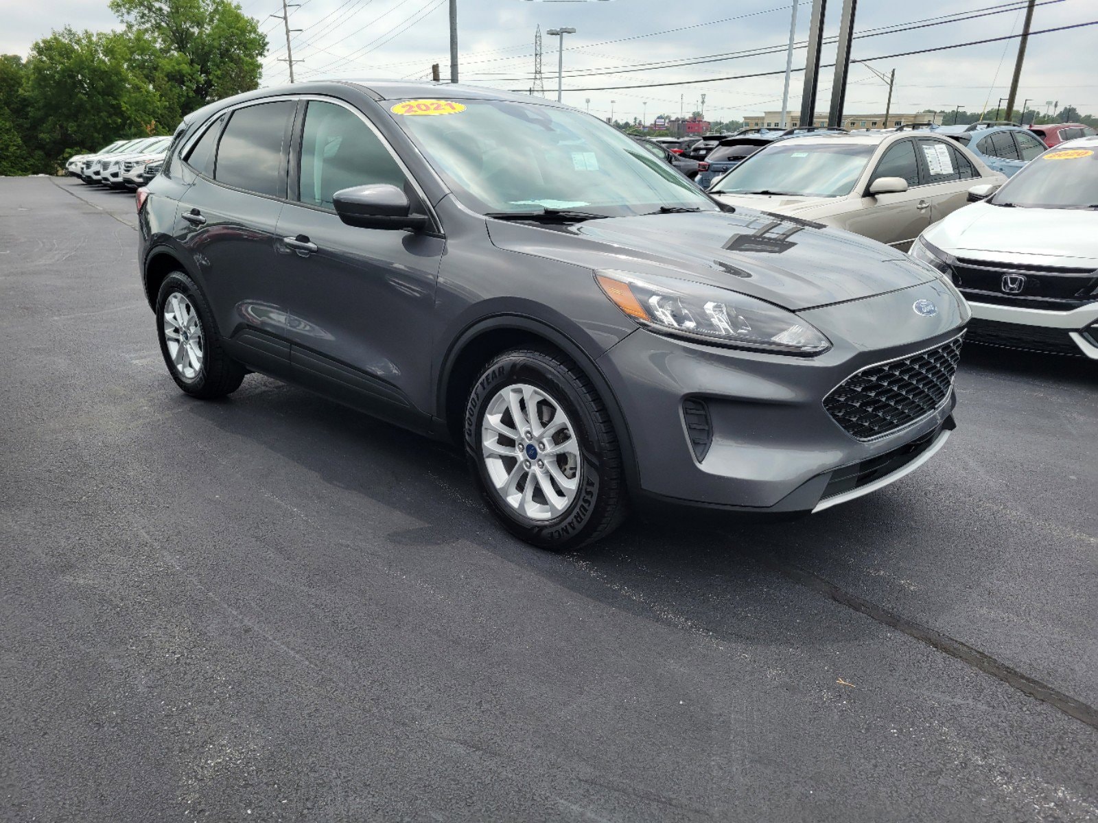 Used 2021 Ford Escape SE with VIN 1FMCU0G60MUA58759 for sale in Florence, KY