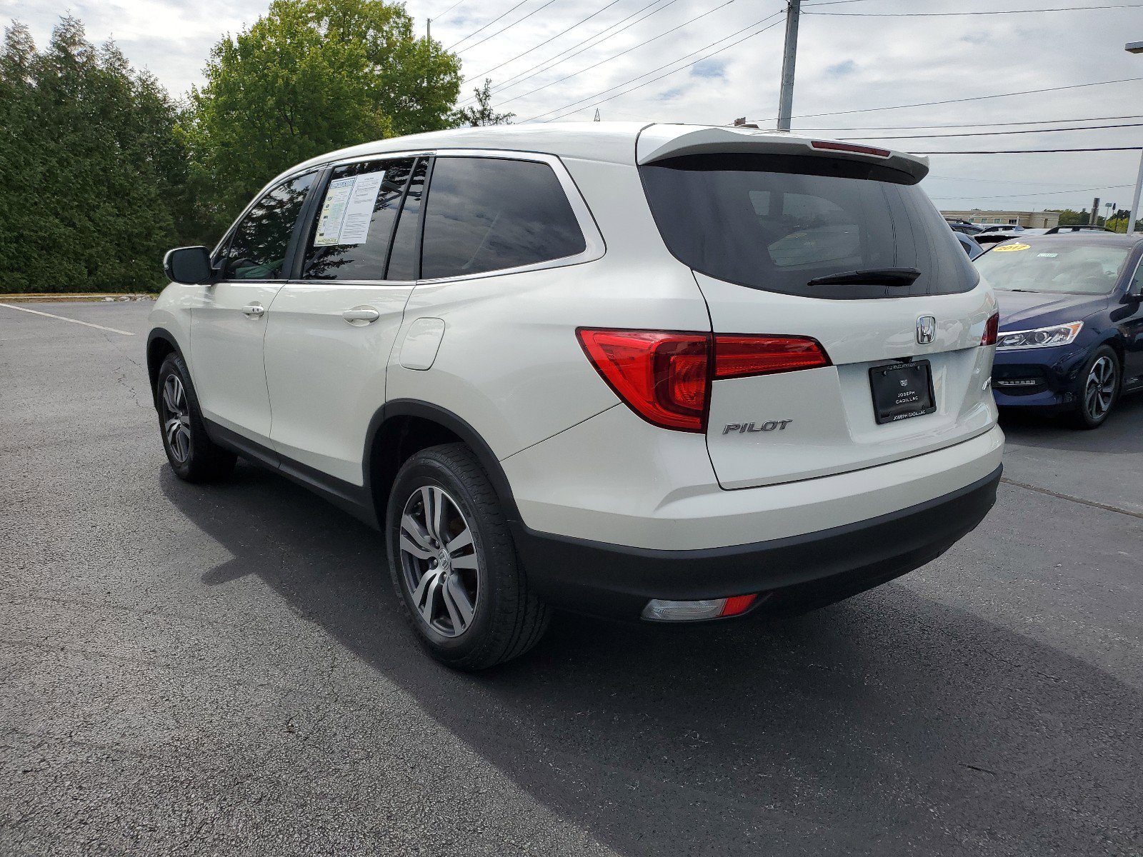 Used 2016 Honda Pilot EX-L with VIN 5FNYF6H67GB021663 for sale in Florence, KY