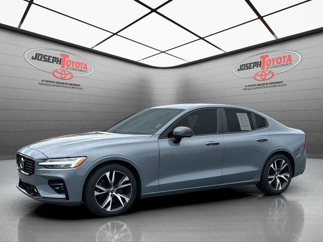 2022 Volvo S60 R-Design