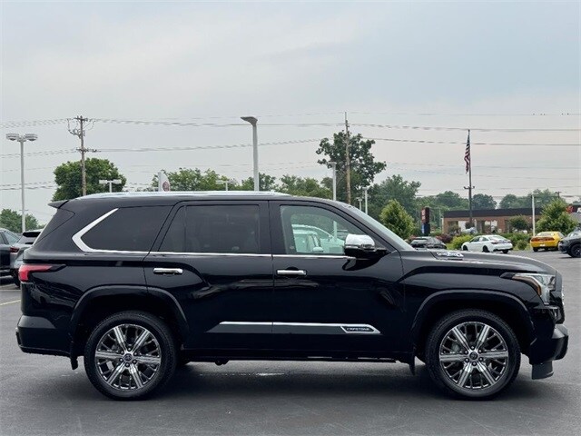 2023 Toyota Sequoia Capstone photo 4