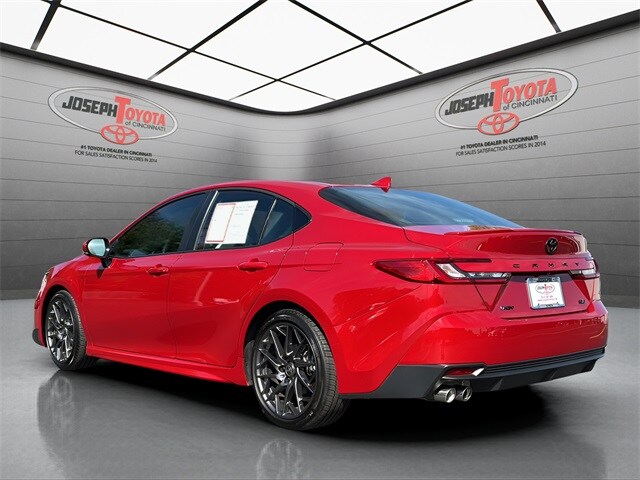 2025 Toyota Camry SE photo 3