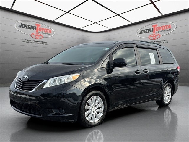 2012 Toyota Sienna LE's photo