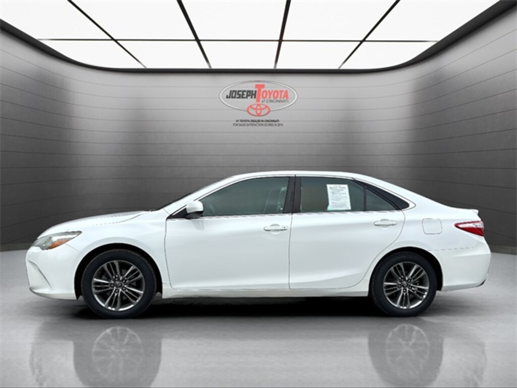 Used 2016 Toyota Camry SE Sedan
