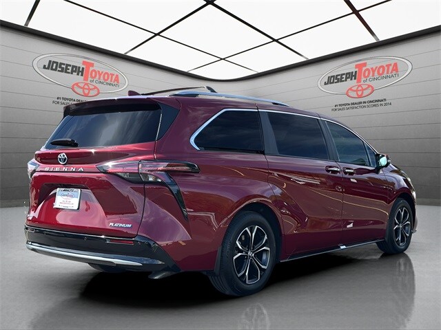 2025 Toyota Sienna Platinum photo 4