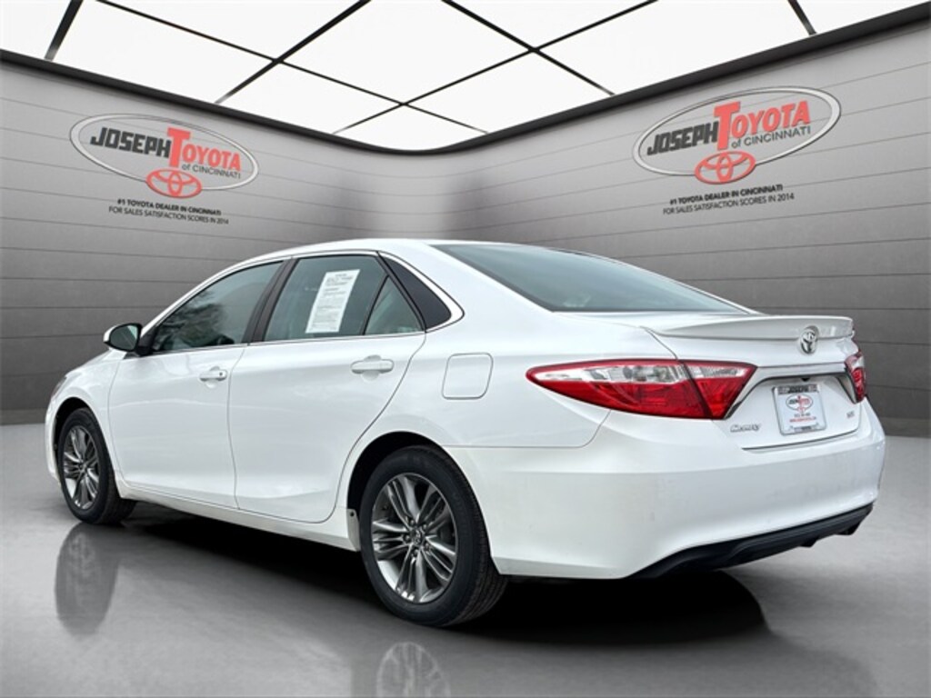 Used 2016 Toyota Camry SE Sedan