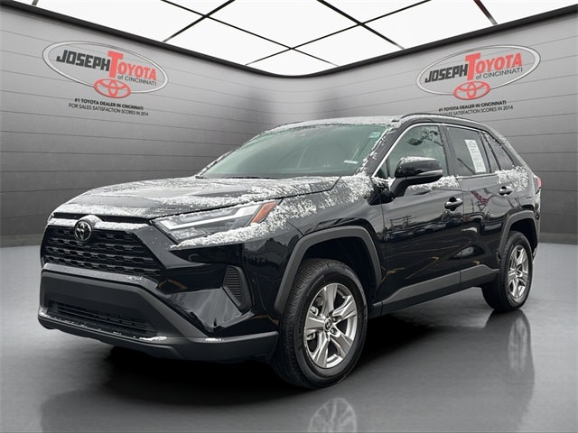 2025 Toyota RAV4 XLE's photo