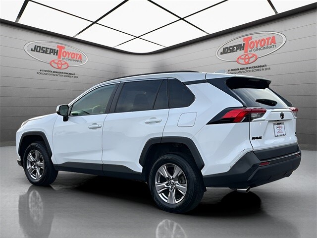 2022 Toyota RAV4 XLE photo 2