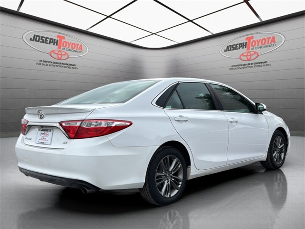Used 2016 Toyota Camry SE Sedan