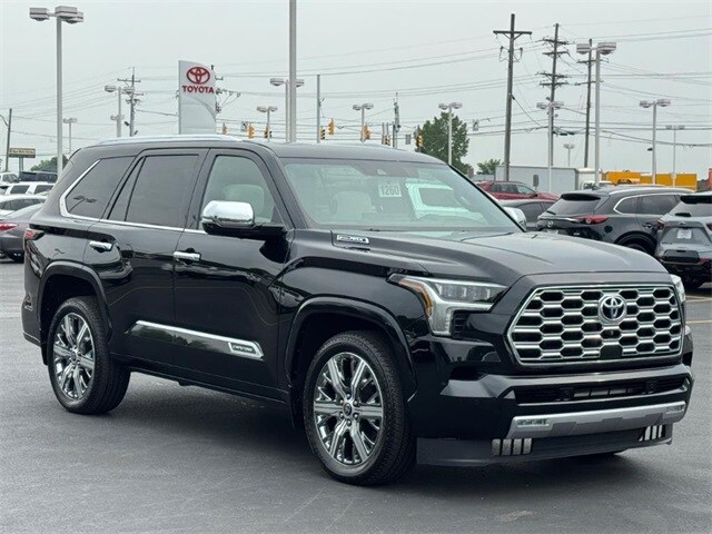 2023 Toyota Sequoia Capstone photo 3