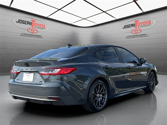 2025 Toyota Camry SE photo 3
