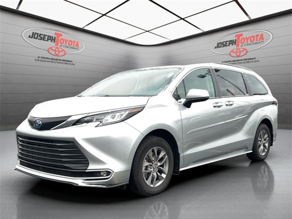 Used 2023 Toyota Sienna XLE Van Passenger Van