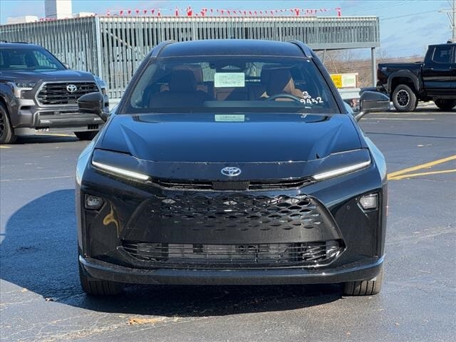 2025 Toyota Crown Signia Limited photo 2