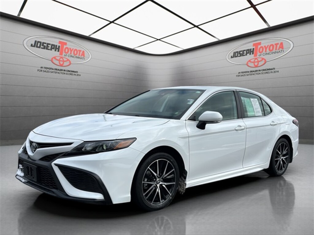 Used 2023 Toyota Camry SE Sedan